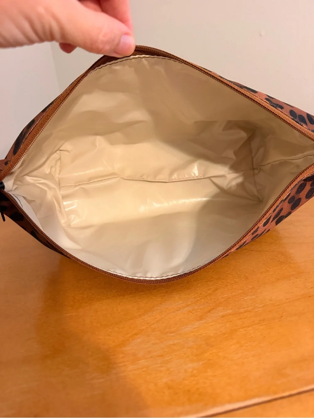 Canvelle Leopard Toiletry pouch - Medium